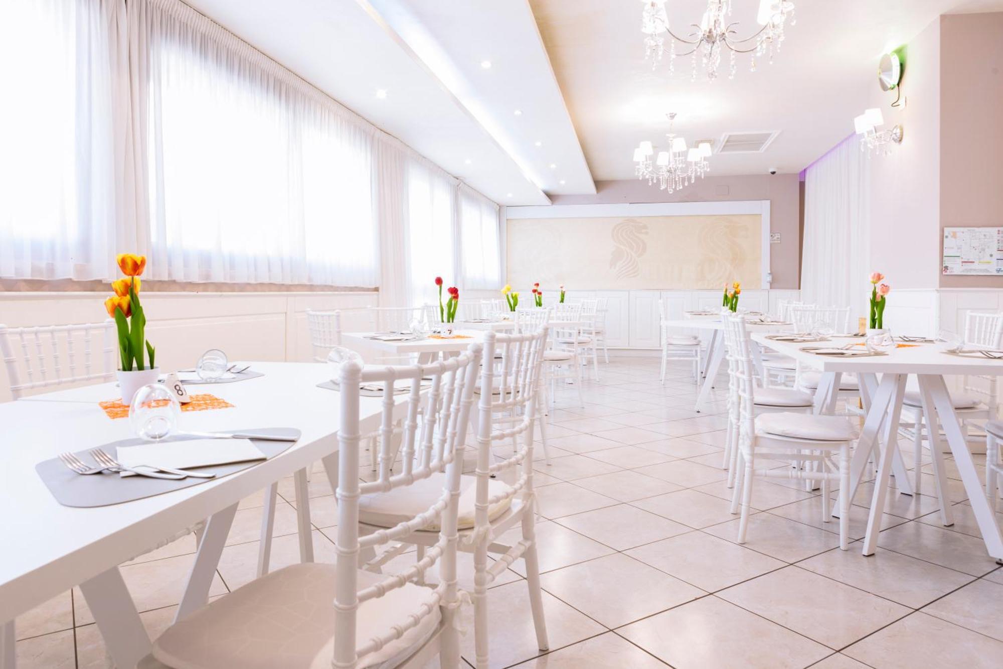 Hotel Leon - Ristorante Al Cavallino Rosso San Giovanni Rotondo Exterior photo